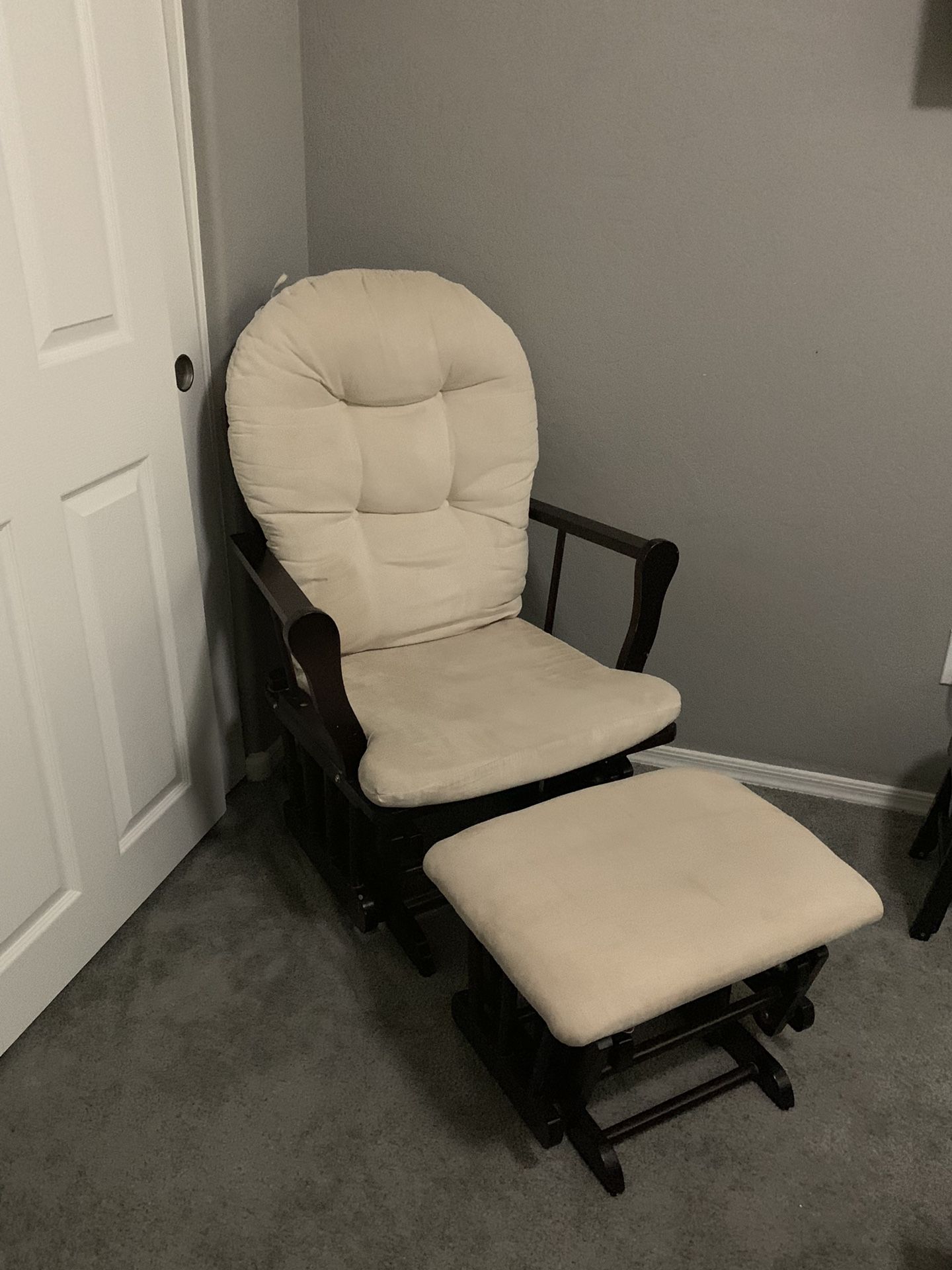 Rocking chair and ottoman