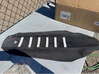 2009 KTM 250 / 300 seat cover