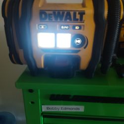 DeWalt Tire Inflator