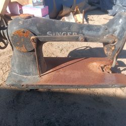 Singer Sewing Machine 