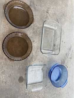 Set of (5) glass bakeware. Pyrex and Anchor brands
