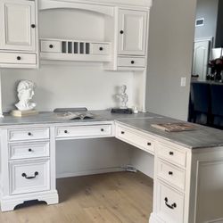 Stunning white corner L office computer desk with hutch on top like new