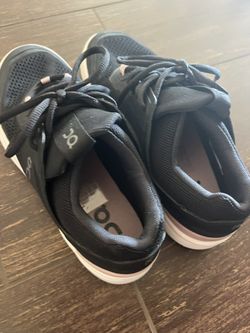 On Cloud Women’s Shoes 7.5