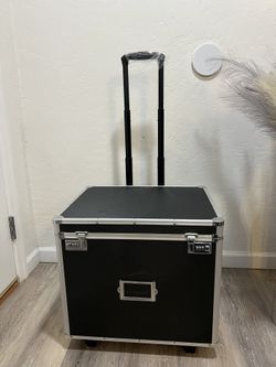 Locking storage box
