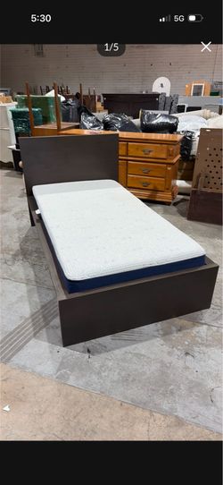 Dark Wood Framed Twin Bed w/Sealy Memory Foam Mattress