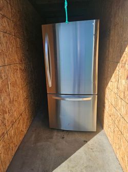 LG fridge (BEST OFFER)