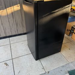 mini fridge 