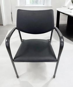 Gunlocke Molti Guest Chair (Metal Frame) – From $150 📦 Florida