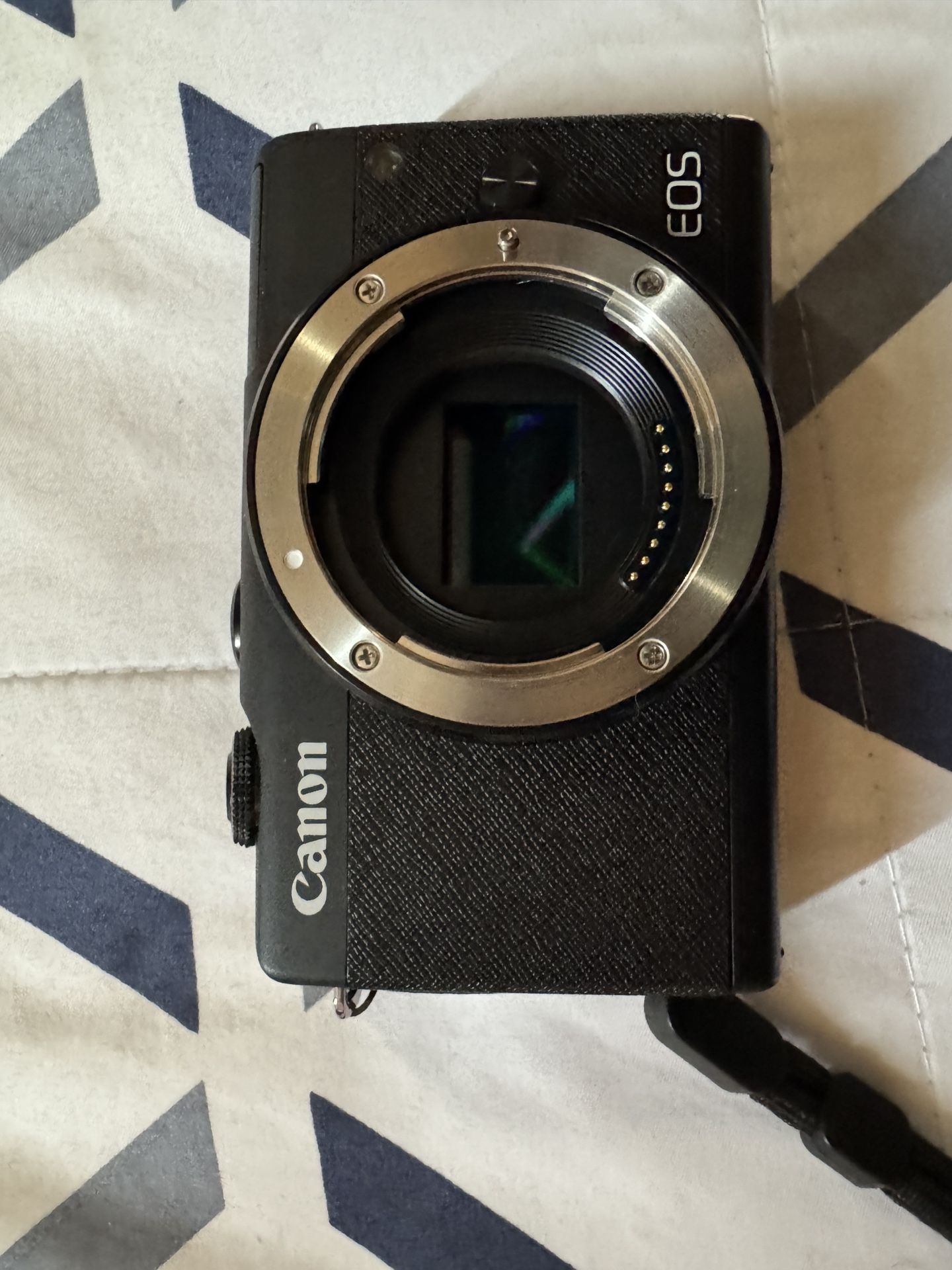 Like New!!Canon EOS M200
