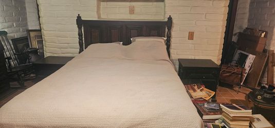 Queen bedroom set