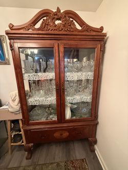 Antique China Cabinet/Curio Caninet