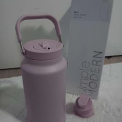 Trek Pivot 64oz Water Jug 