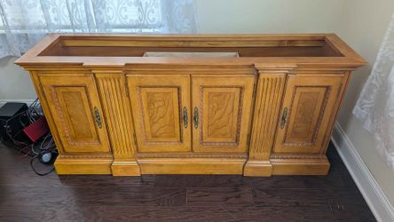 Vintage oak china cabinet / hutch