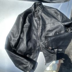 Woman’s Guess Leather Jacket XL