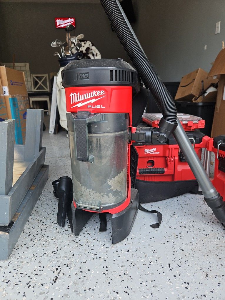 Milwaukee M18 Vac 