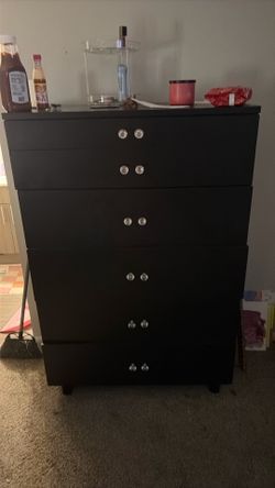 Dresser of 5