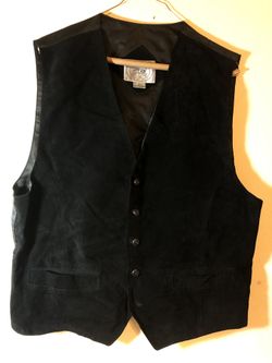 New Mens John Ashford Black Leather Vest Size “M” Front 100 % leather and Back 100 % Nylon Hablo Español