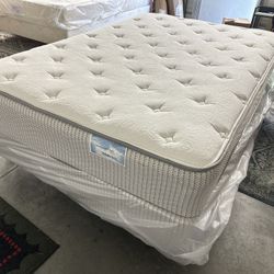 10” Full Size Mattress & Boxspring Set-LIKE NEW!