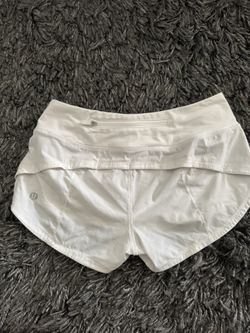 Lululemon Woman’s Withe Short Size 2