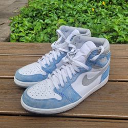 Air Jordan 1 Hyper Royal