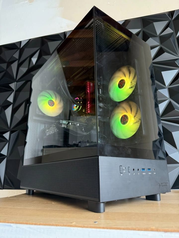 Gaming PC: Intel i5‐10600K + RTX 3060 12GB / 16GB RAM / 1TB SSD