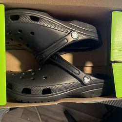 Size 8 in men,10 in woman black crocs