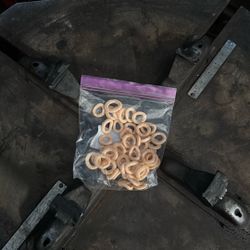 Chicharrines Casi Ala Mitad 