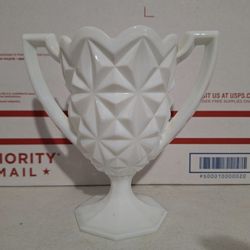 Vintage Tiffin Franciscan Williamsburg Milk Glass Celery Vase Trophy Handle 5.5"