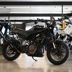 2022 HUSQVARNA SVARTPILEN 401