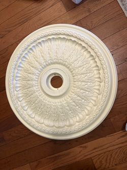 Decorative ceiling medallion