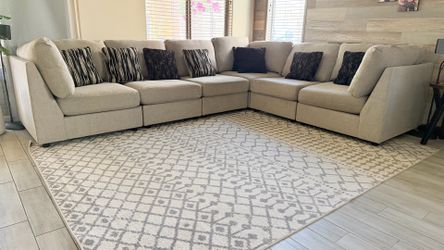 Ashley Furniture Modular Sectional Sofa – Excellent Condition