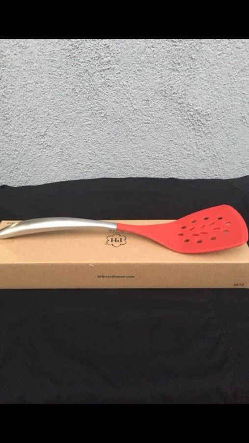 New W/Tags: Red Farberware Red Silicone Flipper/Spatula for Sale in  Riverside, CA - OfferUp
