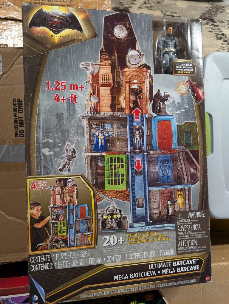 Mattel Batman Vs Superman Ultimate Batcave Playset Exclusive Figure New