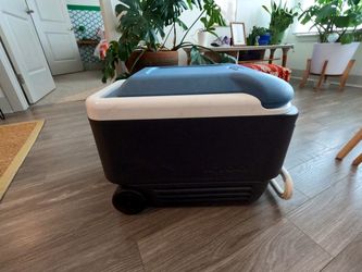 Igloo Wheeled Rolling Cooler