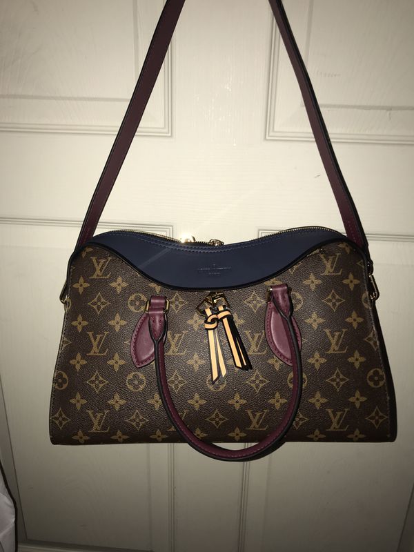 Louis Vuitton purse for Sale in Cedar Hill, TX - OfferUp