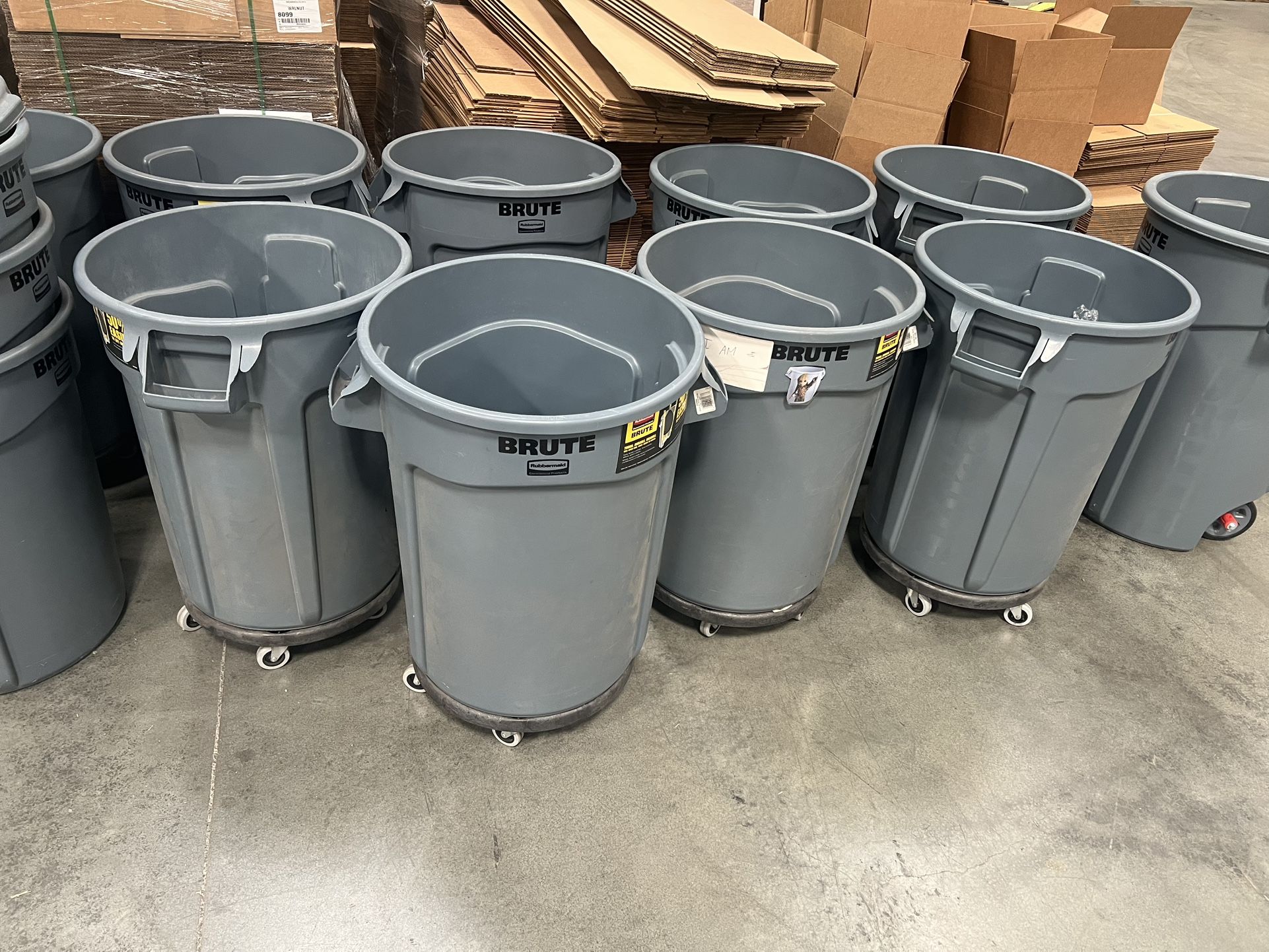 Rubbermaid Commercial Round Brute Container Plastic 32 gal Gray