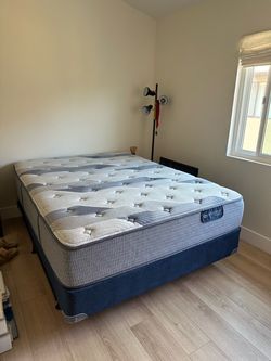 Serta iComfort Hybrid mattress and box spring