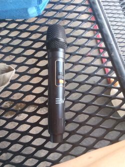 EW microphone black
