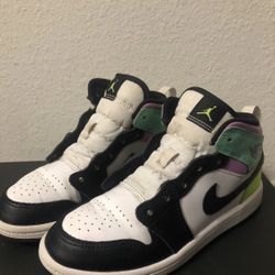 Size 1Y Kids Jordan 1 High