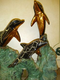 Donjo dolphin sculpture