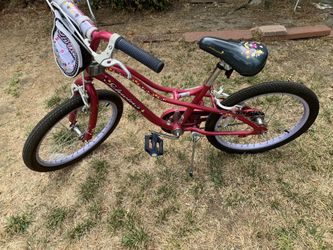 Schwinn girls 20” breeze bike practically new