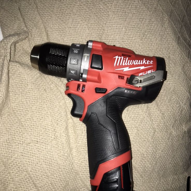 Milwaukee M12 Brushless FUEL Brand New Hammer Drill Driver (2504-20) w/ 2.0ah battery