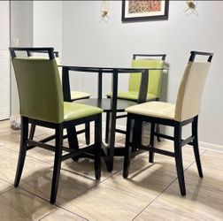 Table with 4 chairs $170