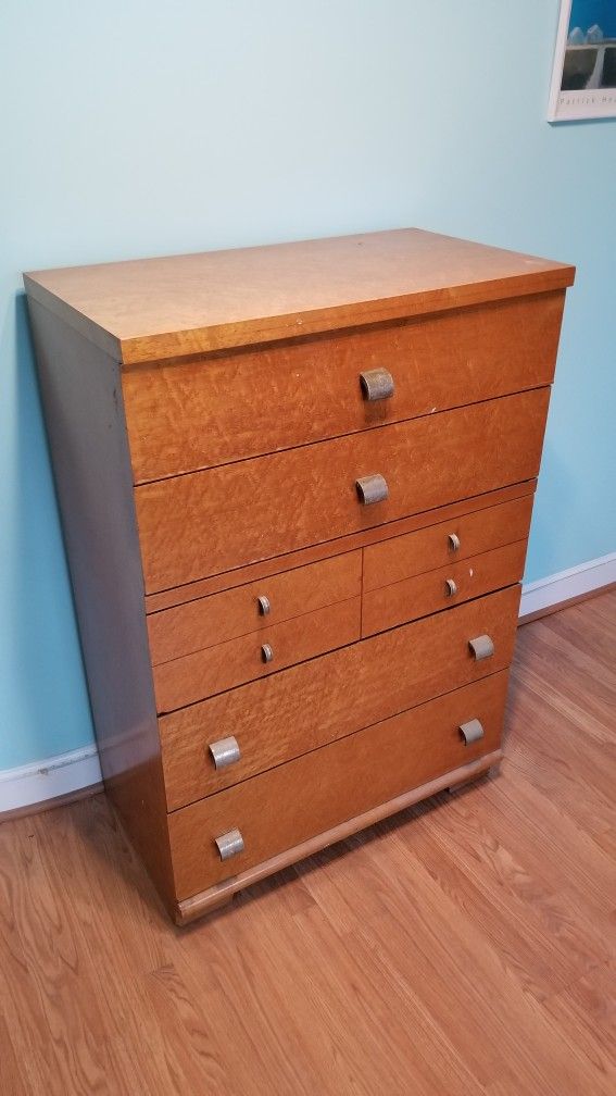 Dresser with 5 draws . 