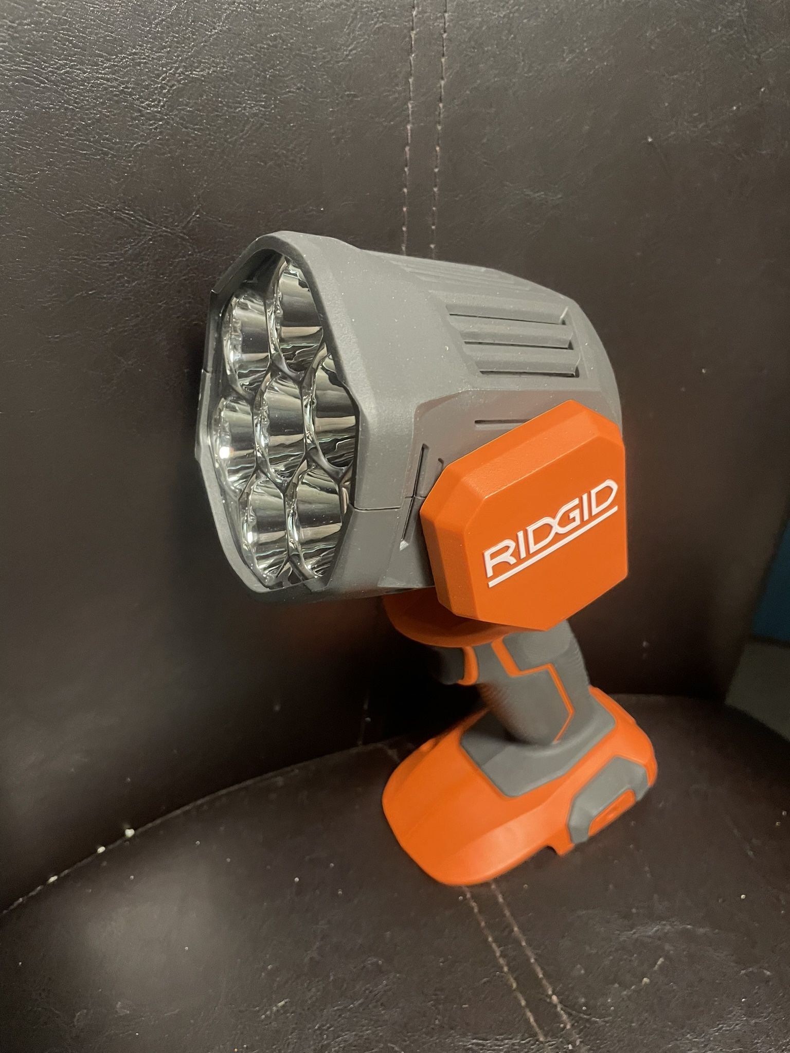 RIDGID 18V Cordless LED Spotlight (Tool Only)