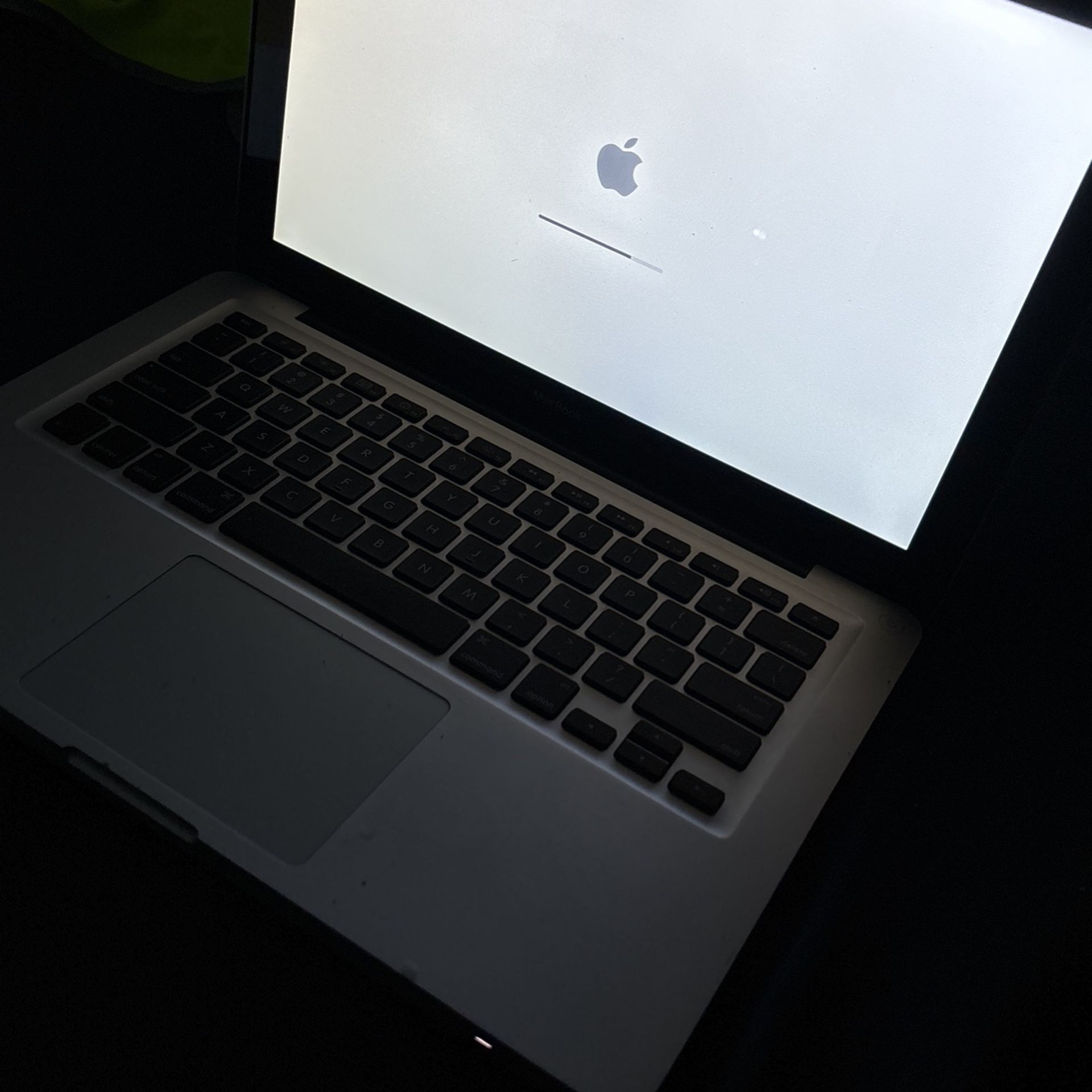 Mac Book Pro And Mac Book Both Work