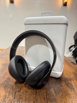 Beats Studio Pro’s - Black