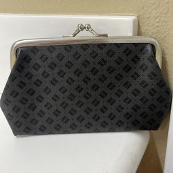 Vintage hard metal Liz c brand coin purse like new