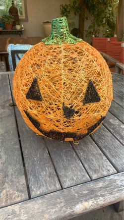 Lighted Halloween pumpkin jack-o’-lantern large