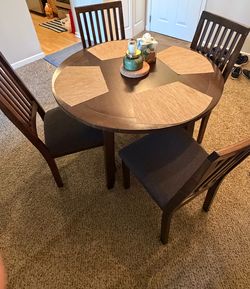 Dining Table and chair set ( brown color)
